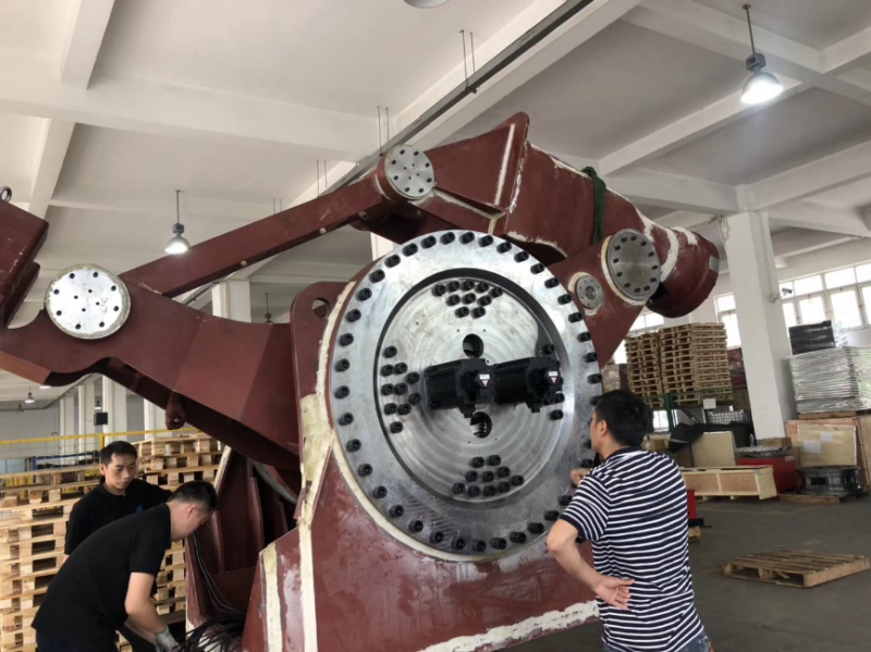 埃森展现24吨超巨型机器人，市场意欲何为？